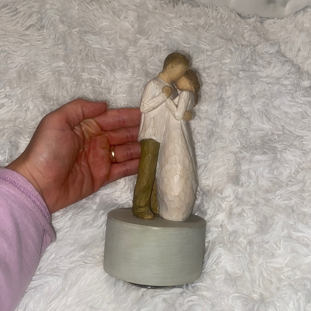 Willow tree musical box couple figurine